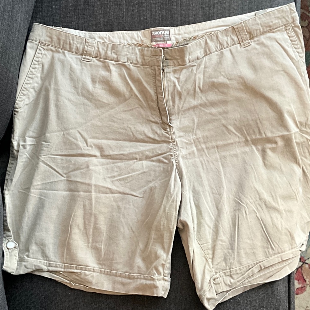 Avenue Women's Tan Shorts